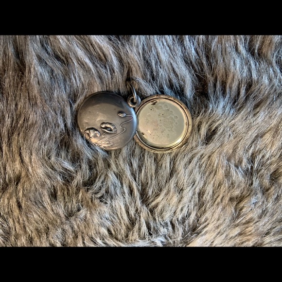 Locket - Picture 3 of 7